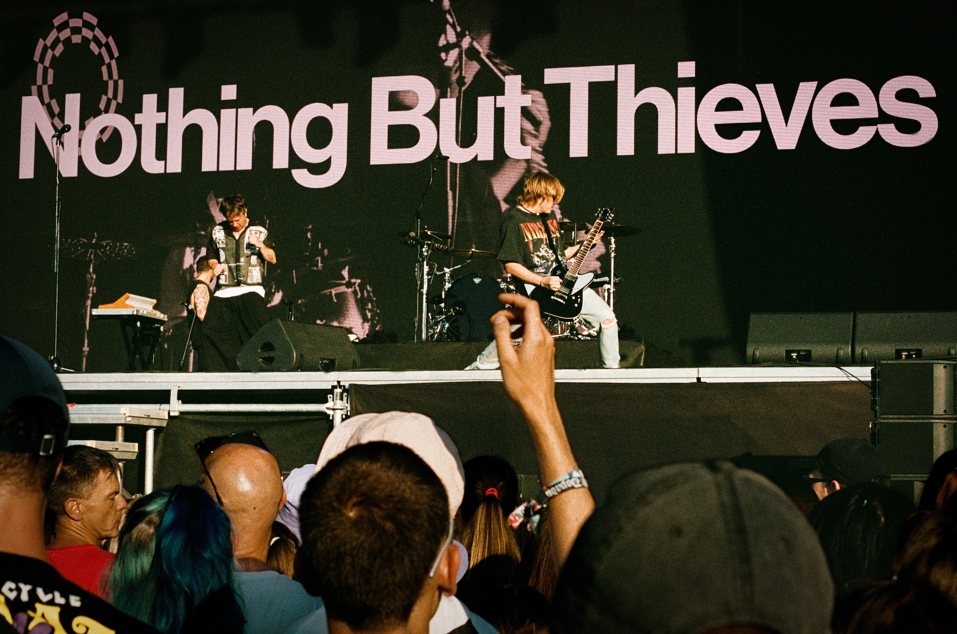 Nothing But Thieves
